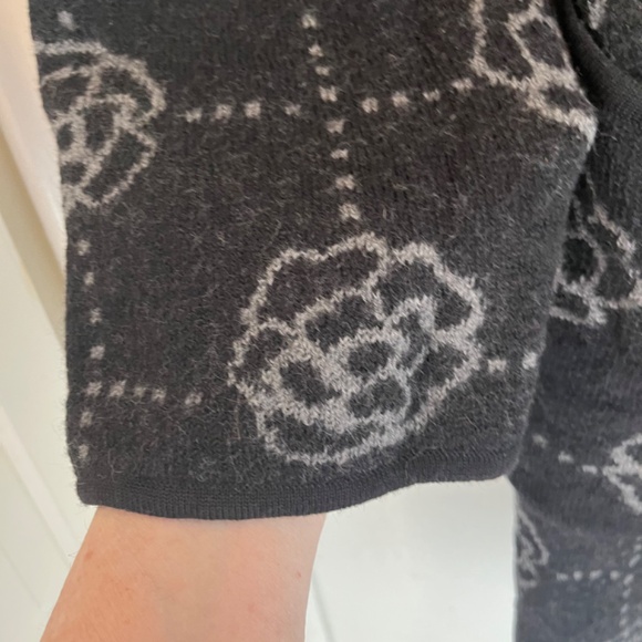 GUDRUN SJODEN GRAY/ BACK WOOL KL HOODIE FLORAL COAT - Picture 4 of 16